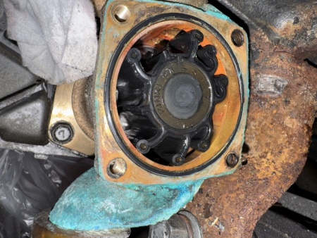 Yanmar 4JH-TE Impellor Replacement